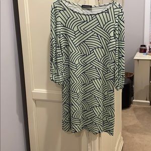 Flattering Hourglass Lilly shift dress